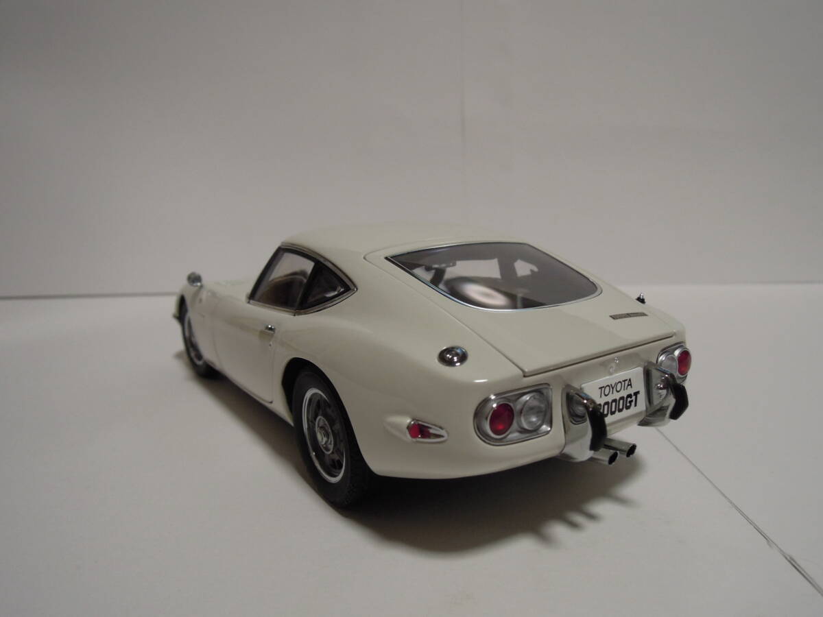 オートアート 1/18 トヨタ ２０００GT ( ホワイト )の画像2