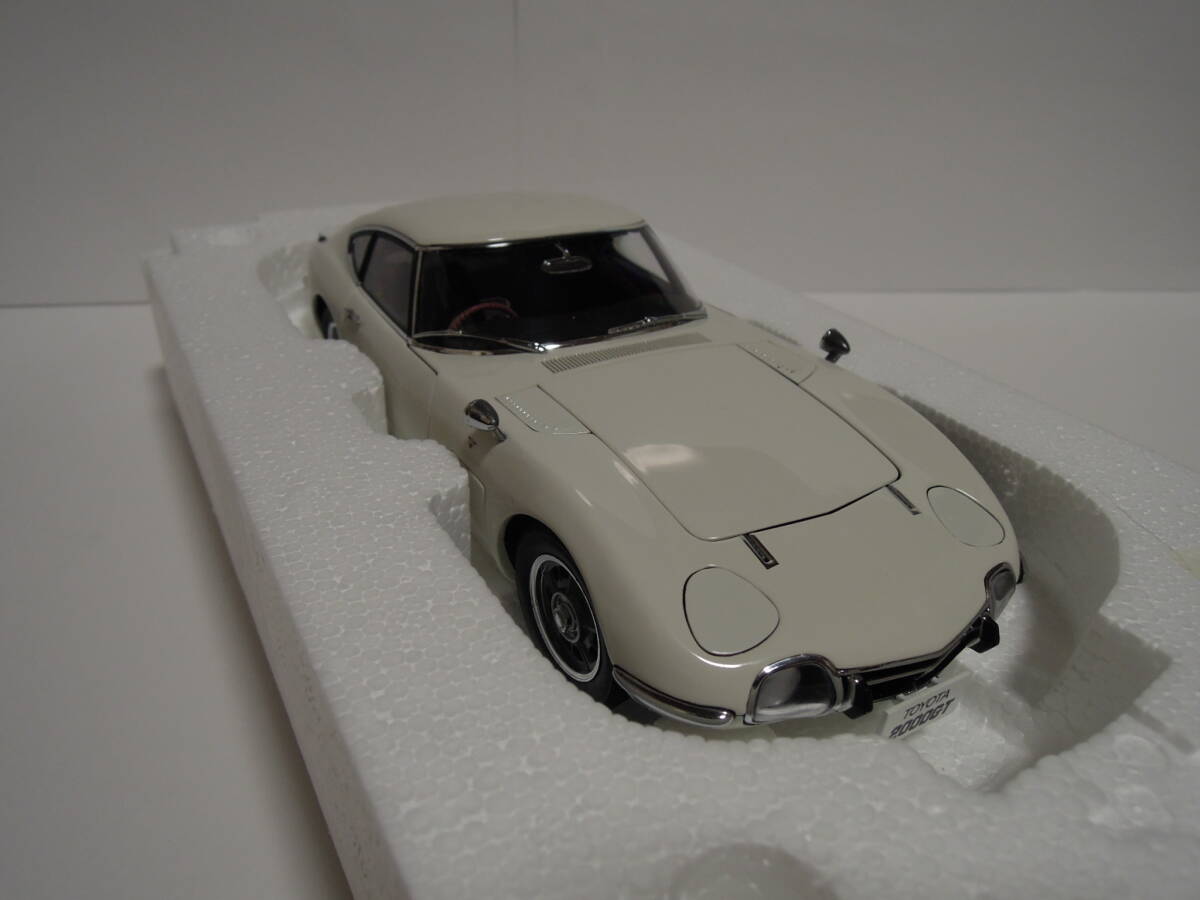 オートアート 1/18 トヨタ ２０００GT ( ホワイト )の画像6