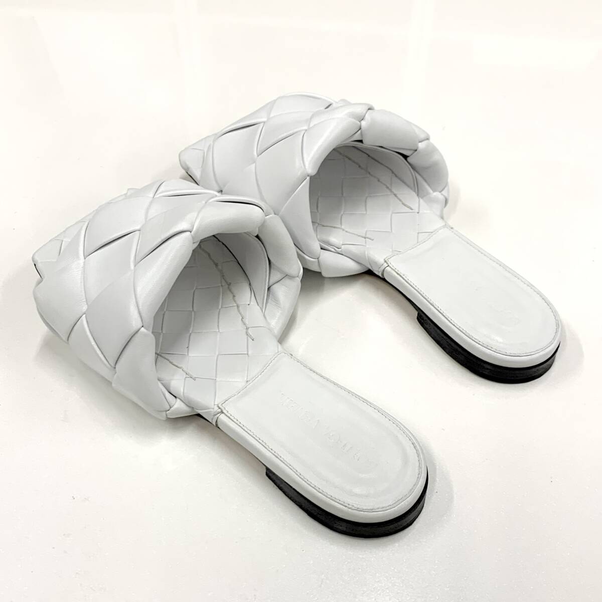 ボッテガ ヴェネタ リド イントレチャート フラットサンダル 7971 ボッテガヴェネタ リド レザー イントレチャート フラット