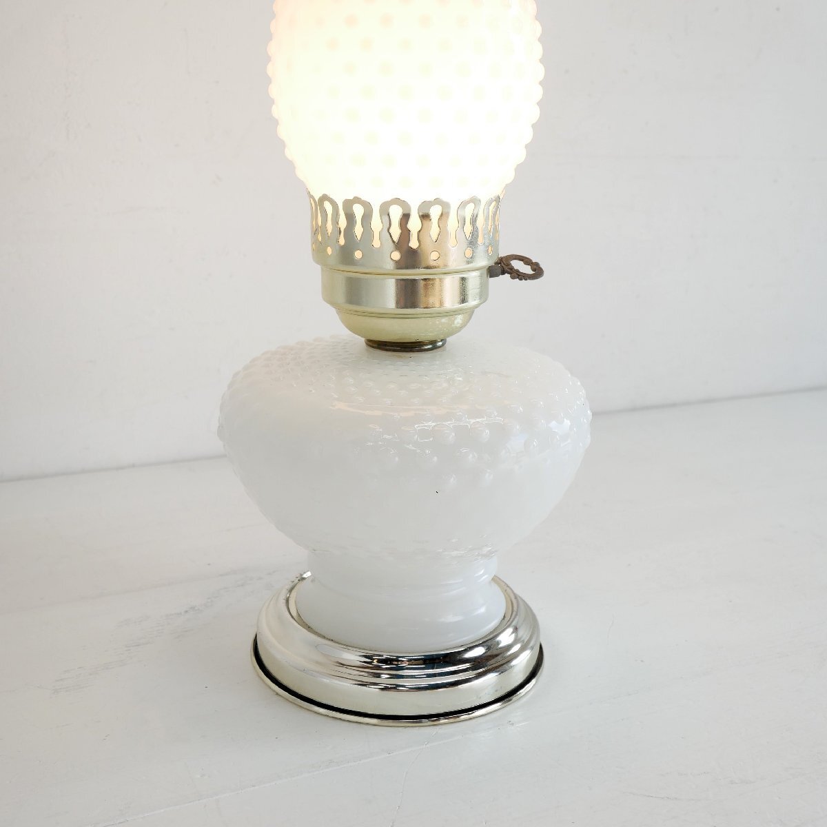 1960's ホブネイル ミルクガラス テーブルランプ / アメリカ オイルランプ風 ヴィンテージ アンティーク照明 #602-15-55-250_画像3