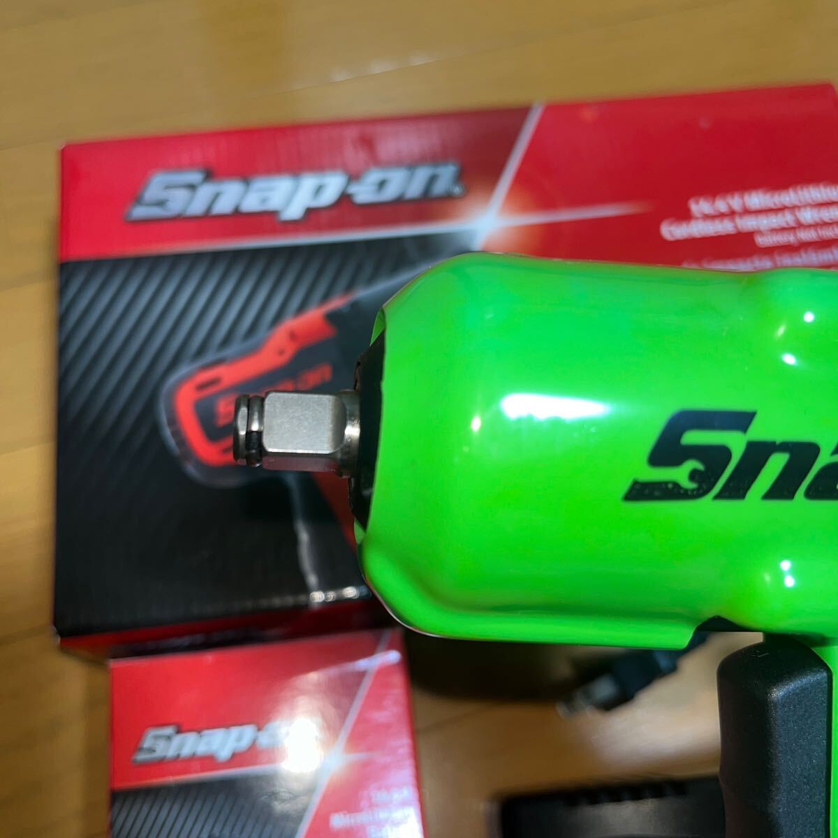 Snap-On 3/8 電動インパクトドライバー 充電器、バッテリー1個付の画像6
