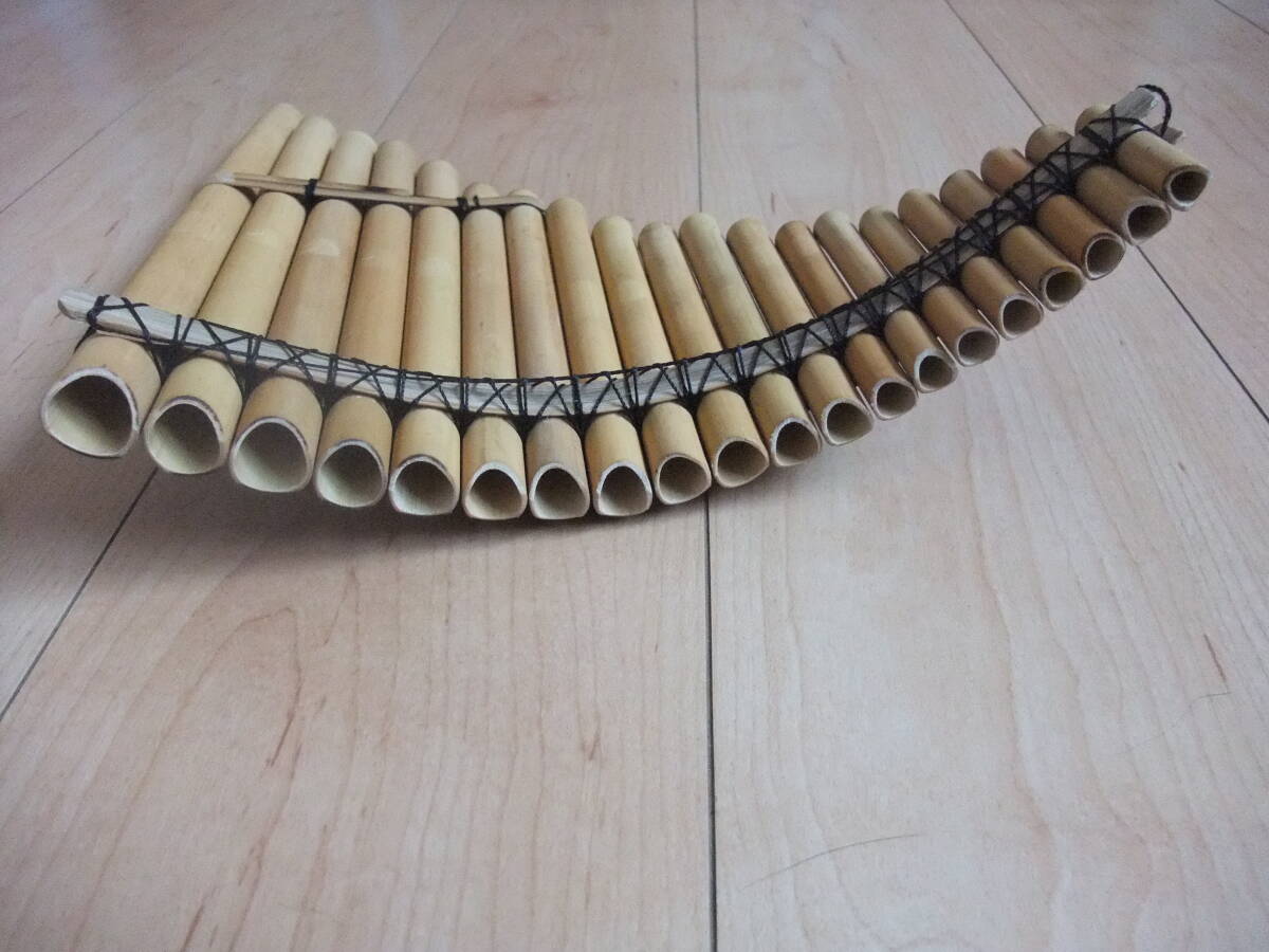  Anne tes. ethnic musical instrument bread flute 1 row 20 tube . made [ mark company ]