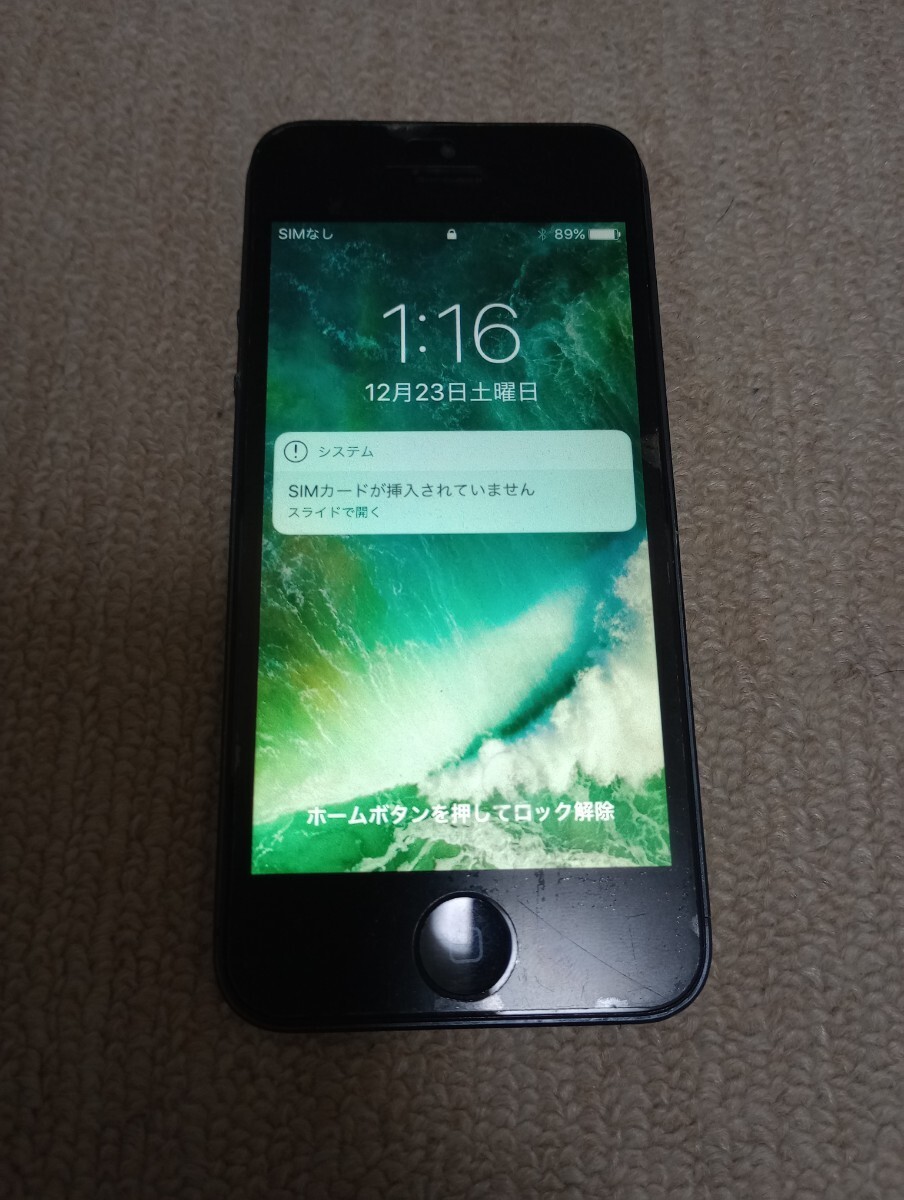 Apple iPhone5 32GB ブラック SoftBank 箱・説明書付き 起動確認済 初期化済 フィルム装着 SIMロック解除未対応 非喫煙 送料520円の画像1