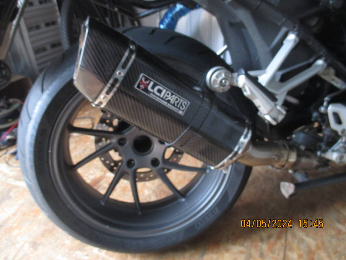 R1200R R1200RS 水冷 15-19 LCIカーボンマフラー ●120サイズ _画像1