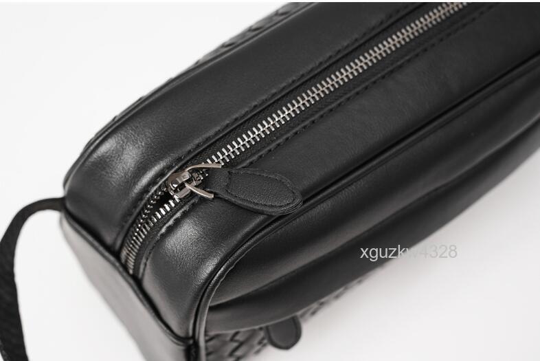 [4B140] clutch bag men's second bag in stock smaller a4 stylish feeling of luxury hand-knitted black 