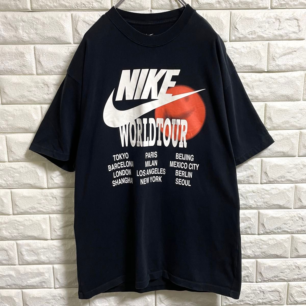 NIKE ナイキ　ワールドツアー　半袖Tシャツ　メンズSサイズ(大きめ)
