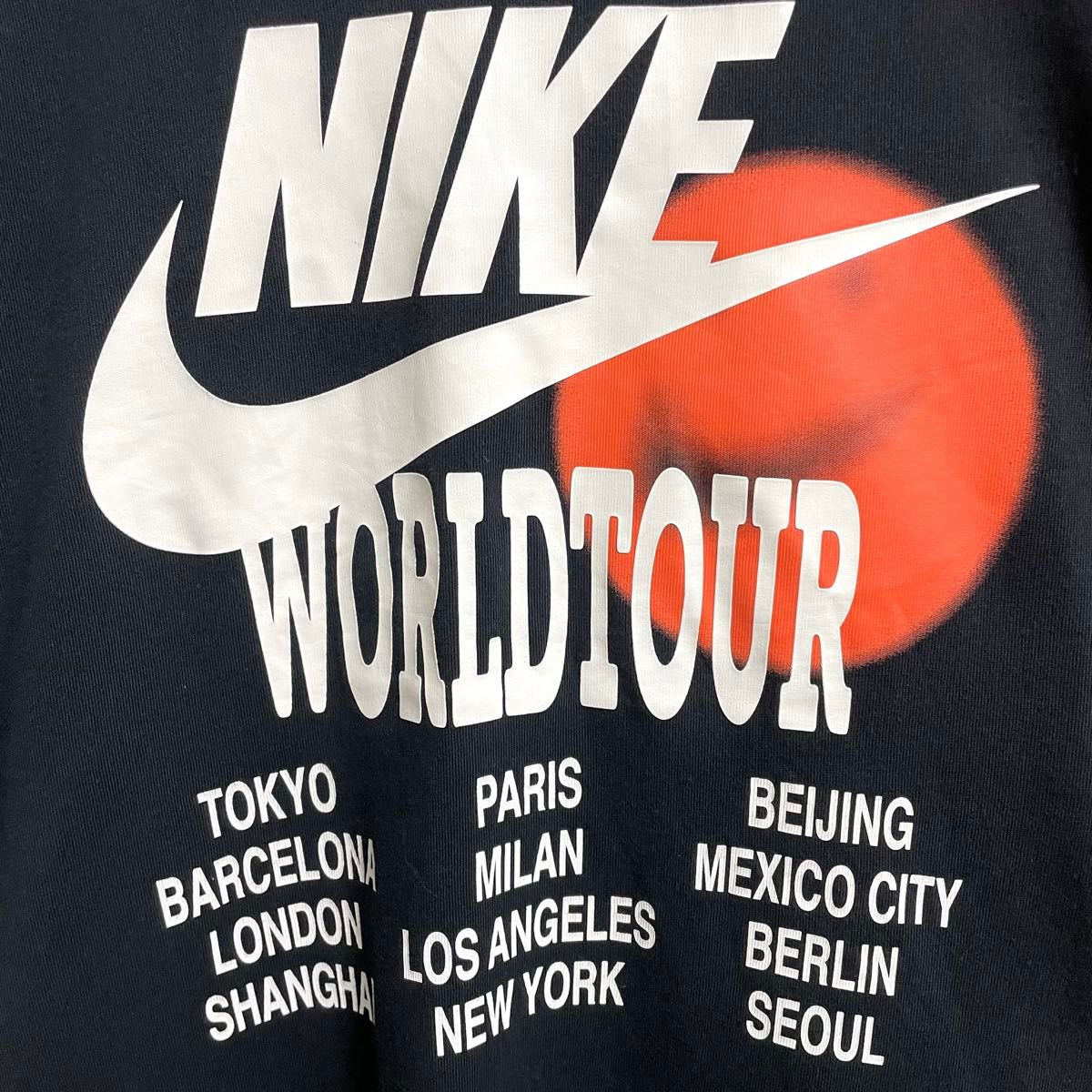 NIKE ナイキ　ワールドツアー　半袖Tシャツ　メンズSサイズ(大きめ)