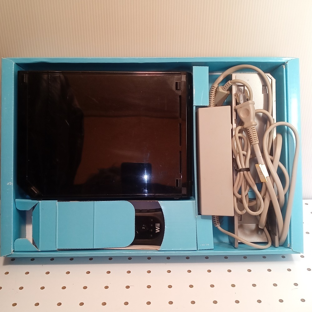 【中古】Wiiブラック 本体 任天堂 HDMIケーブル対応機器付属 コントローラー２個付き 動作確認・簡易クリーニング済み の画像7