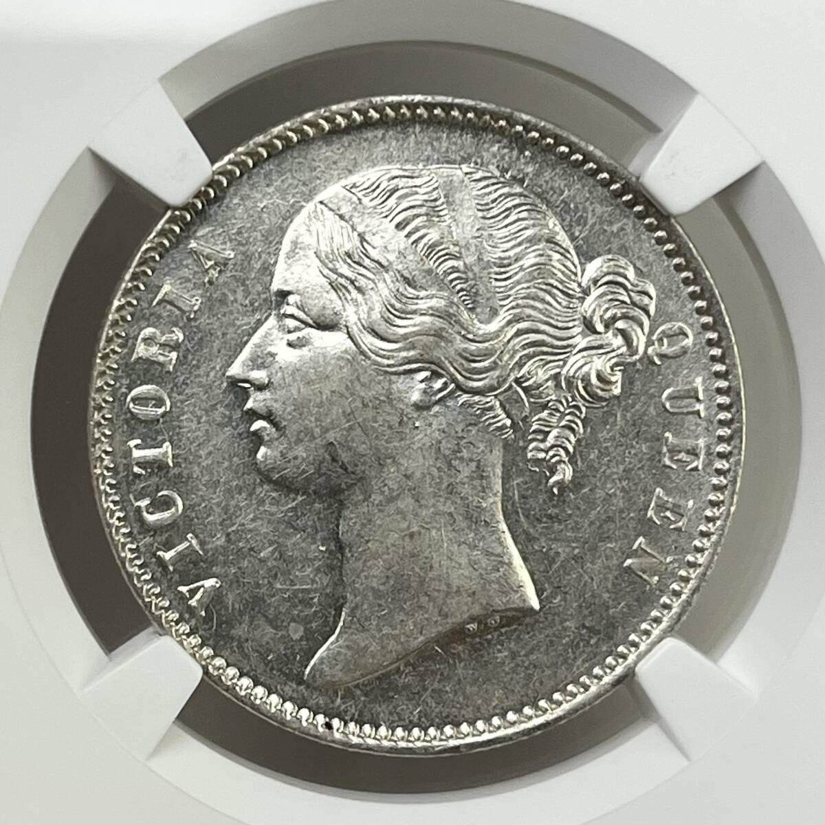 ◆1円〜 AU58 1840(B＆C) 英領インド 1ルピー 銀貨 NGC ヴィクトリア女王 ワイオン　アンティークコイン 貨幣 硬貨 金貨 世界 (管理C31)_画像1