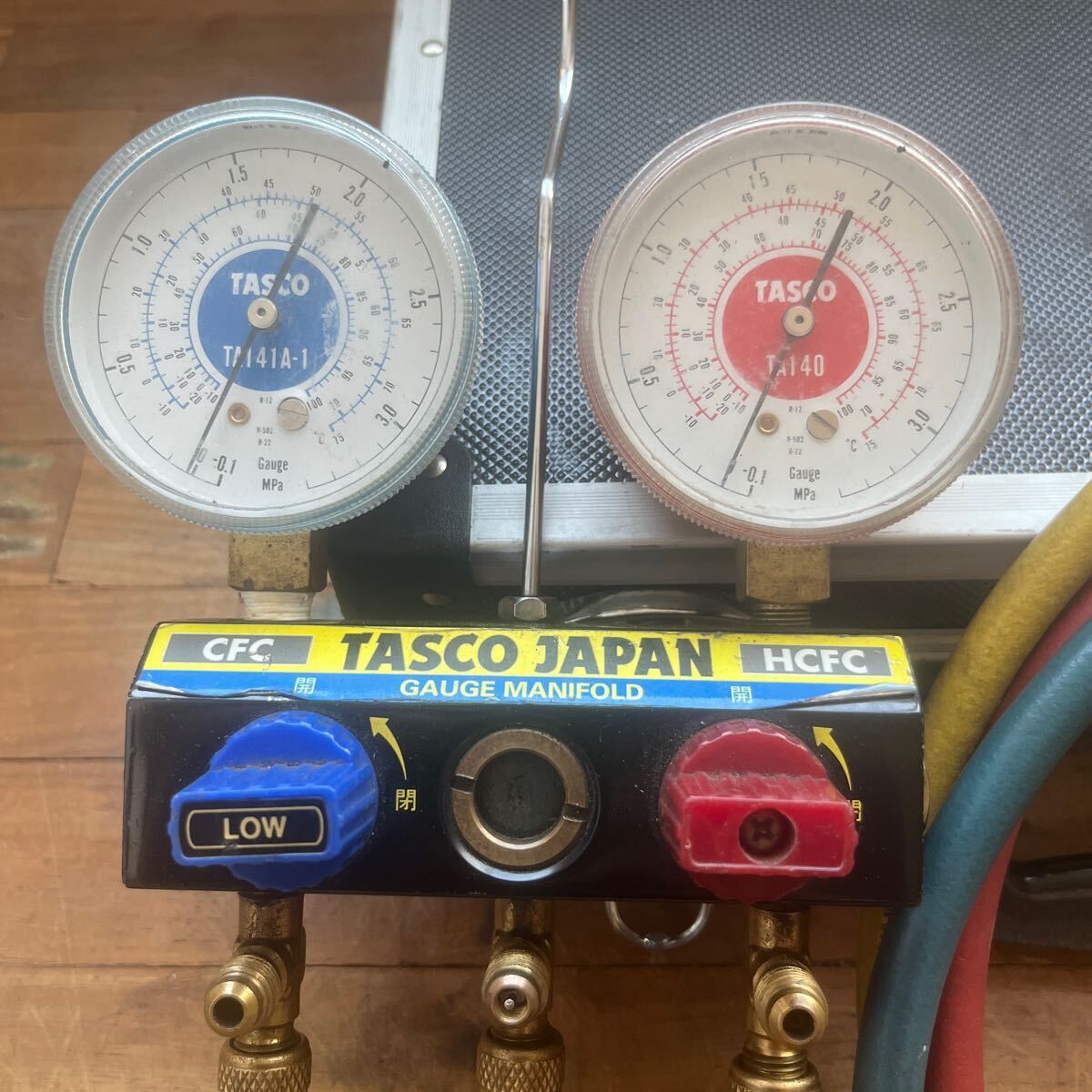 ゼB●806 TASCO JAPAN タスコ ジャパン ゲージマニホールド CFC HCFC 対応 測定器 TA141A-1 TA140 エアコン　動作未確認_画像2