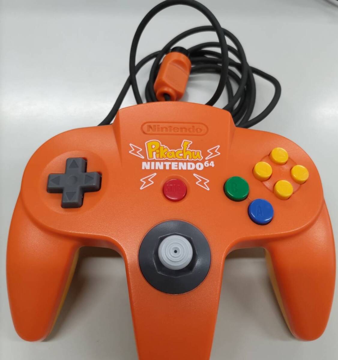 ピカチュウ Nintendo 64 NUS-101 本体 コントローラー ソフト 付属品付 ポケモン 任天堂 ニンテンドー オレンジ イエロー 通電のみ確認の画像5