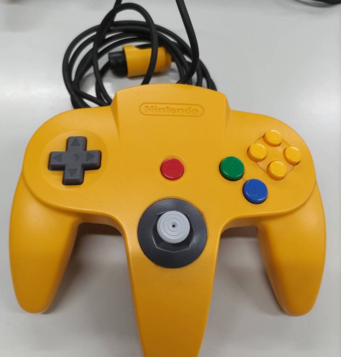 ピカチュウ Nintendo 64 NUS-101 本体 コントローラー ソフト 付属品付 ポケモン 任天堂 ニンテンドー オレンジ イエロー 通電のみ確認の画像7