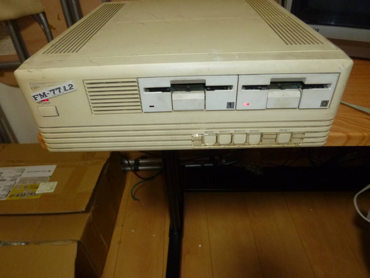 富士通　FM-77L2(Fujitsu Micro77L2)＋FDD完動品本体のみRGBケーブル付属（動作品）_画像2