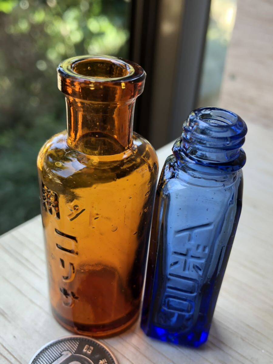 レトロ瓶 コリサ ビン ガラス瓶 昭和レトロ ゆらゆらガラス エンボス 小瓶 ボトルディギング ビンテージ コバルトブルー イボコロリの画像2