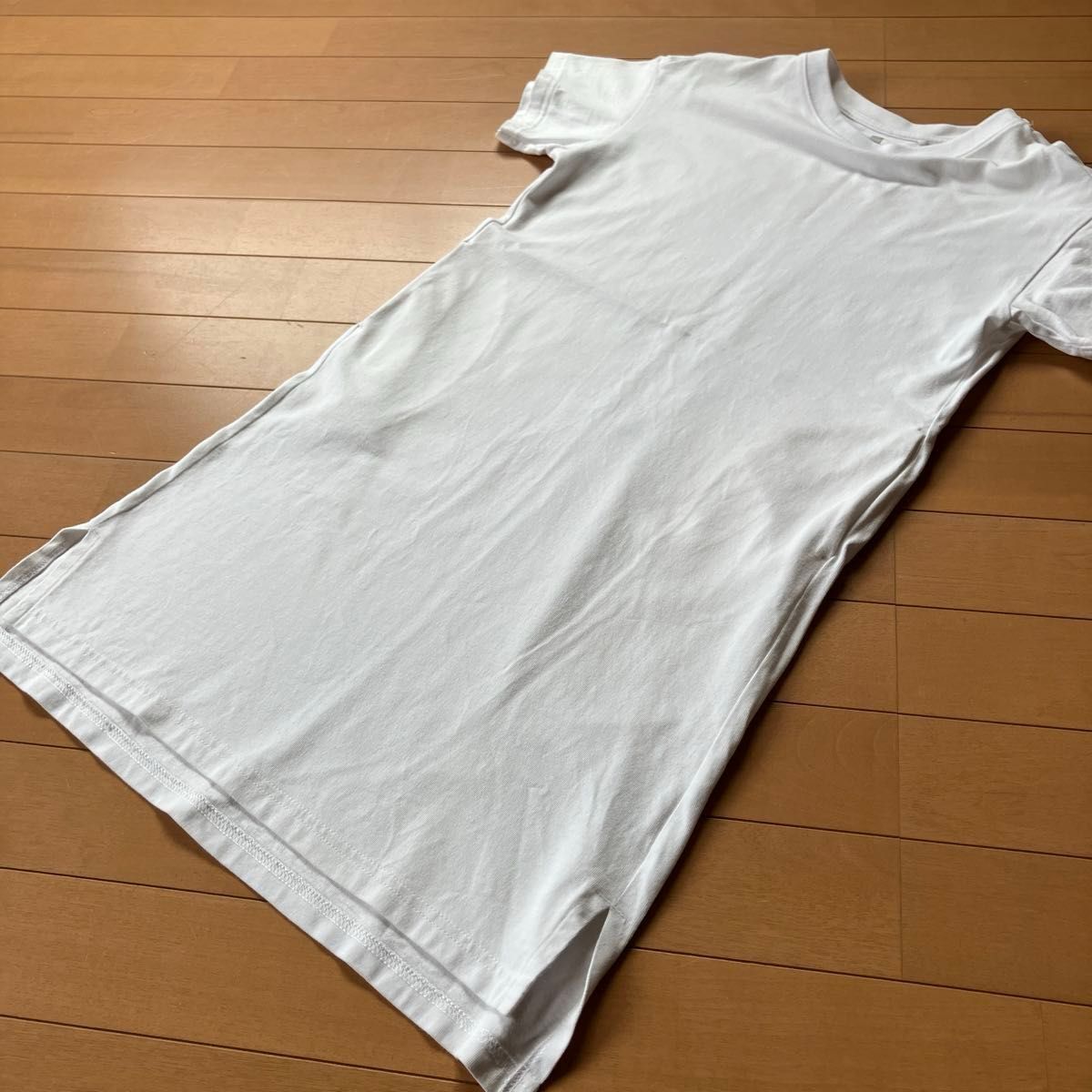 ユニクロ　白　ホワイト　Tシャツ　GIRLS リラックスフィットTワンピース（半袖）無地　シンプル 