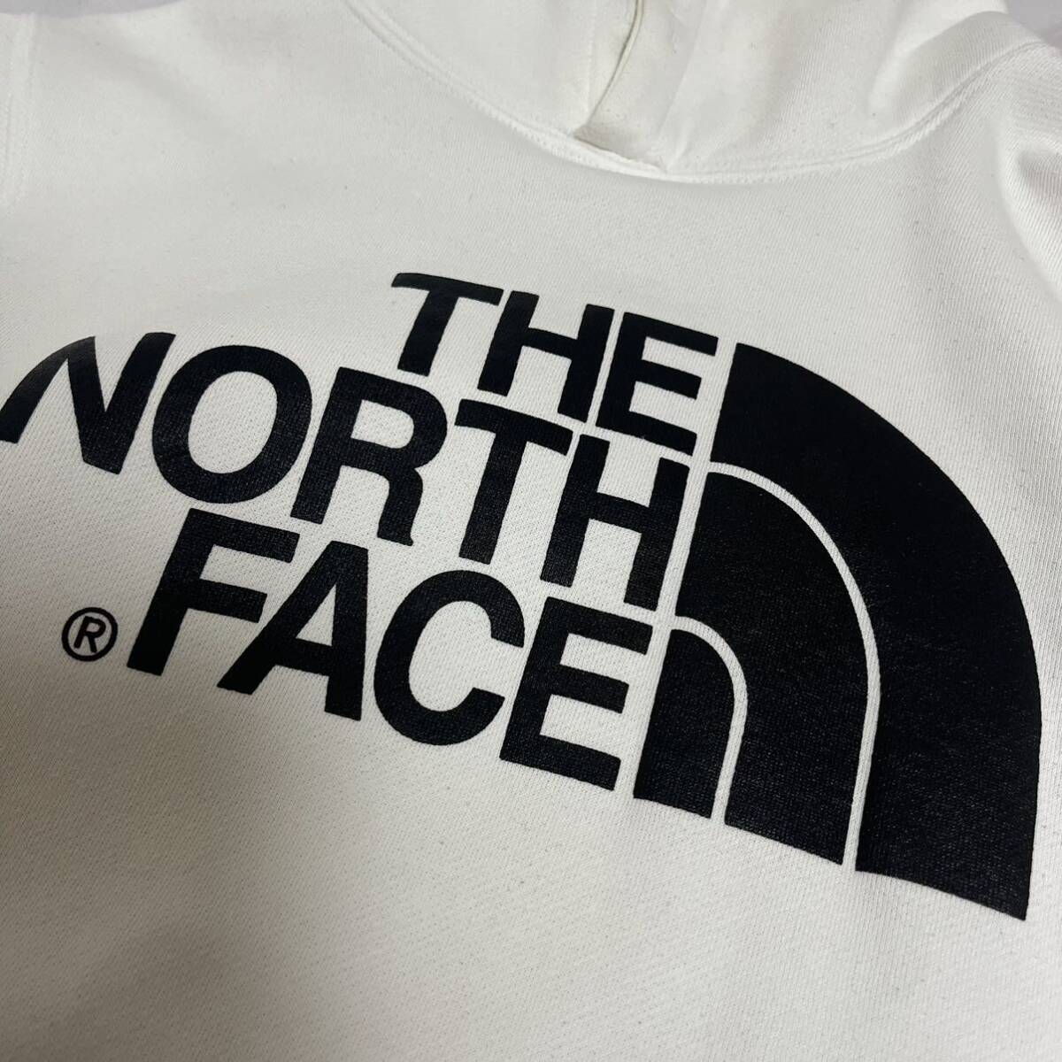 送料無料！THE NORTH FACE ノースフェイス パーカー スウェット 古着 白　ビッグロゴ　刺繍ロゴ　S