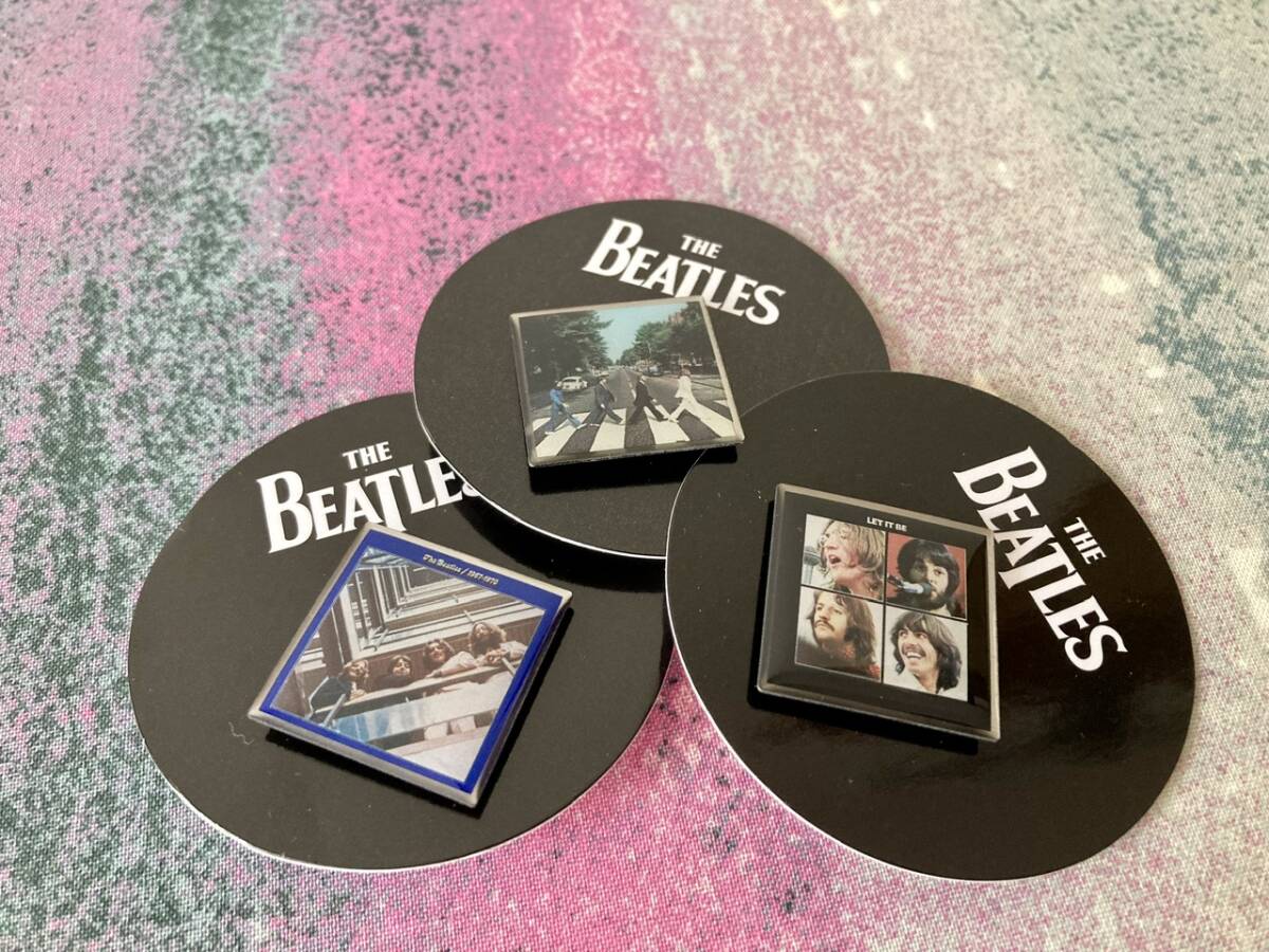 ★The Beatles ピンズカプセル ザ・ビートルズ カプセルトイ 3種セット ピンバッジ 青盤 アビイ・ロード レット・イット・ビー ジャケ★の画像1