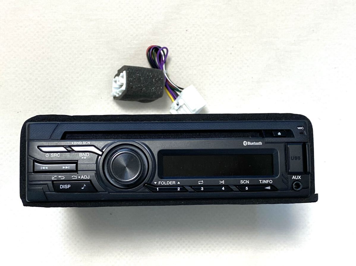 新車外し 18ピン→14ピン変換ハーネス付 新型クオン 24V PC-4601 トラック 純正 bluetooth CD AUX USB 日野いすゞUD三菱ふそう共通_画像1