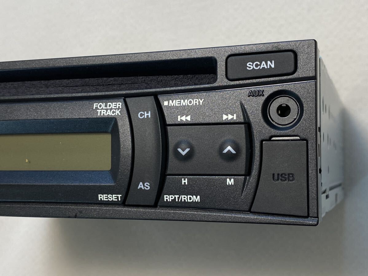 新車外し 24v トラック ISUZU純正 AM/FM CD USB AUX PI-3662 日野 いすゞ 三菱ふそうUD共通 送料無料　アルコール消毒②_画像3