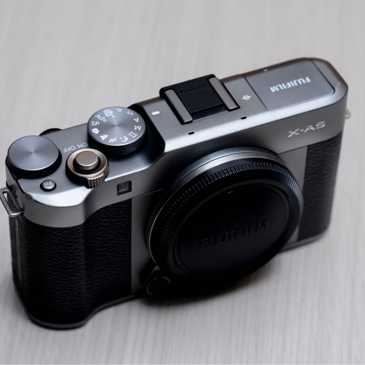 希少 海外限定カラー X-A5 FUJIFILM ミラーレス一眼カメラ 希少 海外限定カラー X-A5 FUJIFILM ミラーレス一眼カメラ