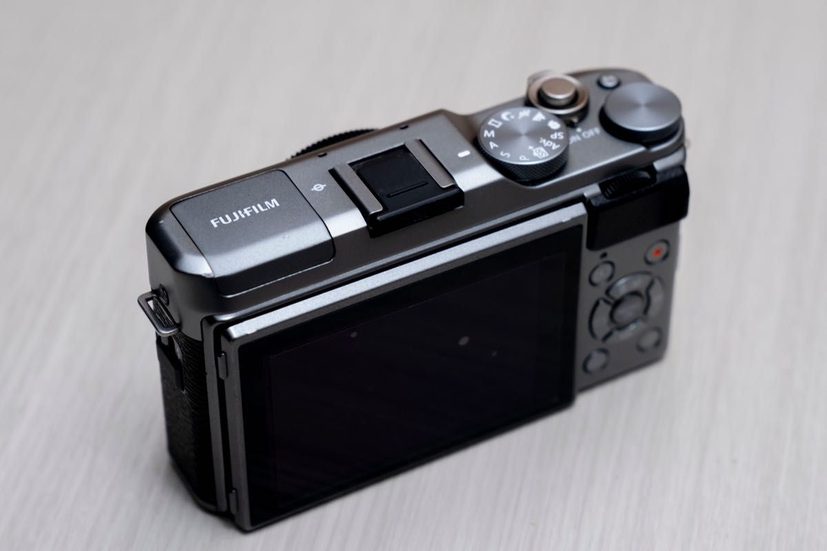 希少 海外限定カラー X-A5 FUJIFILM ミラーレス一眼カメラ 希少 海外限定カラー X-A5 FUJIFILM ミラーレス一眼カメラ