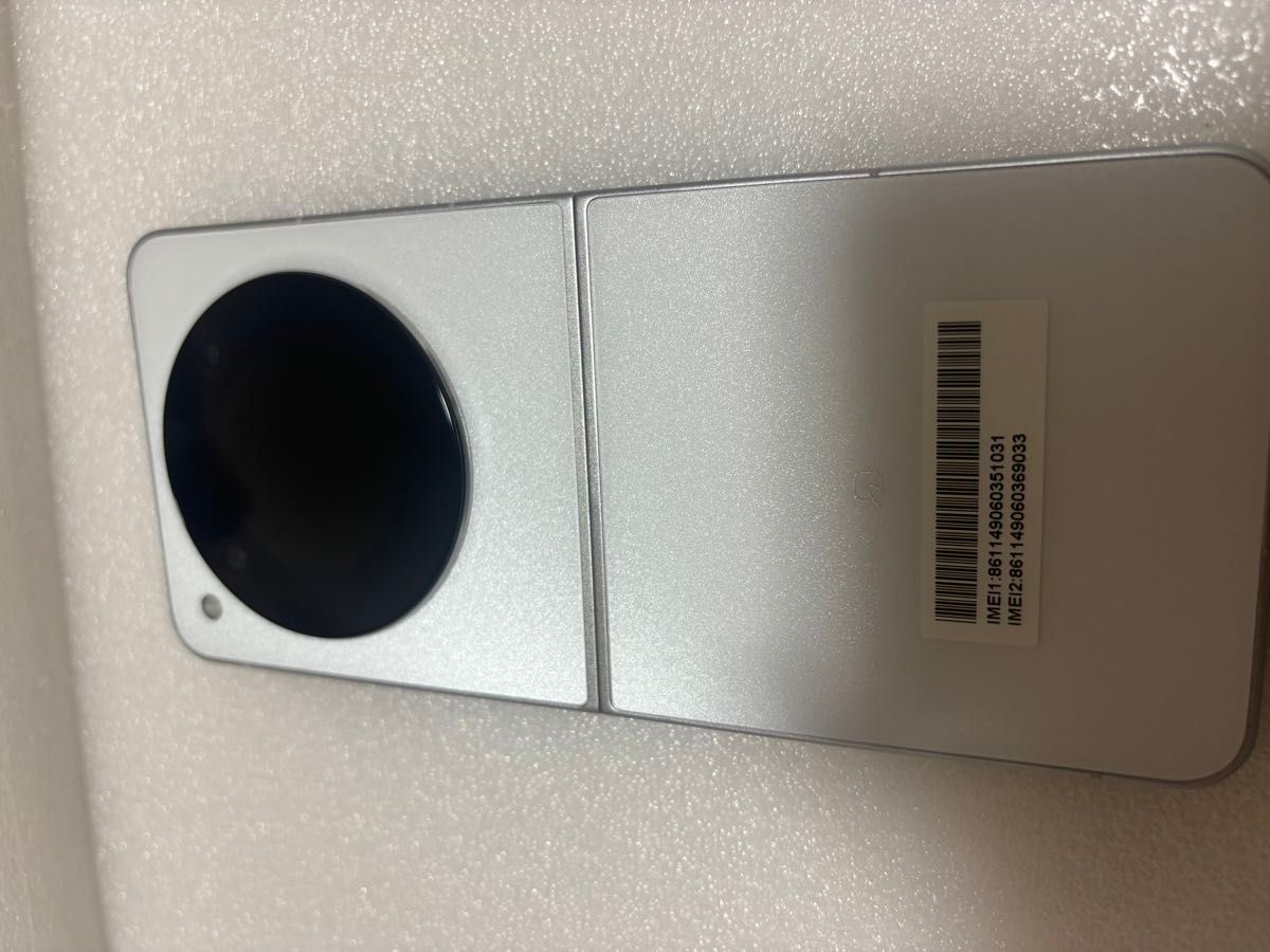 美品】Libero Flip A304ZT / ZTE ホワイト 【未使用ケース 美品】Libero Flip A304ZT / ZTE ホワイト 【未使用ケース