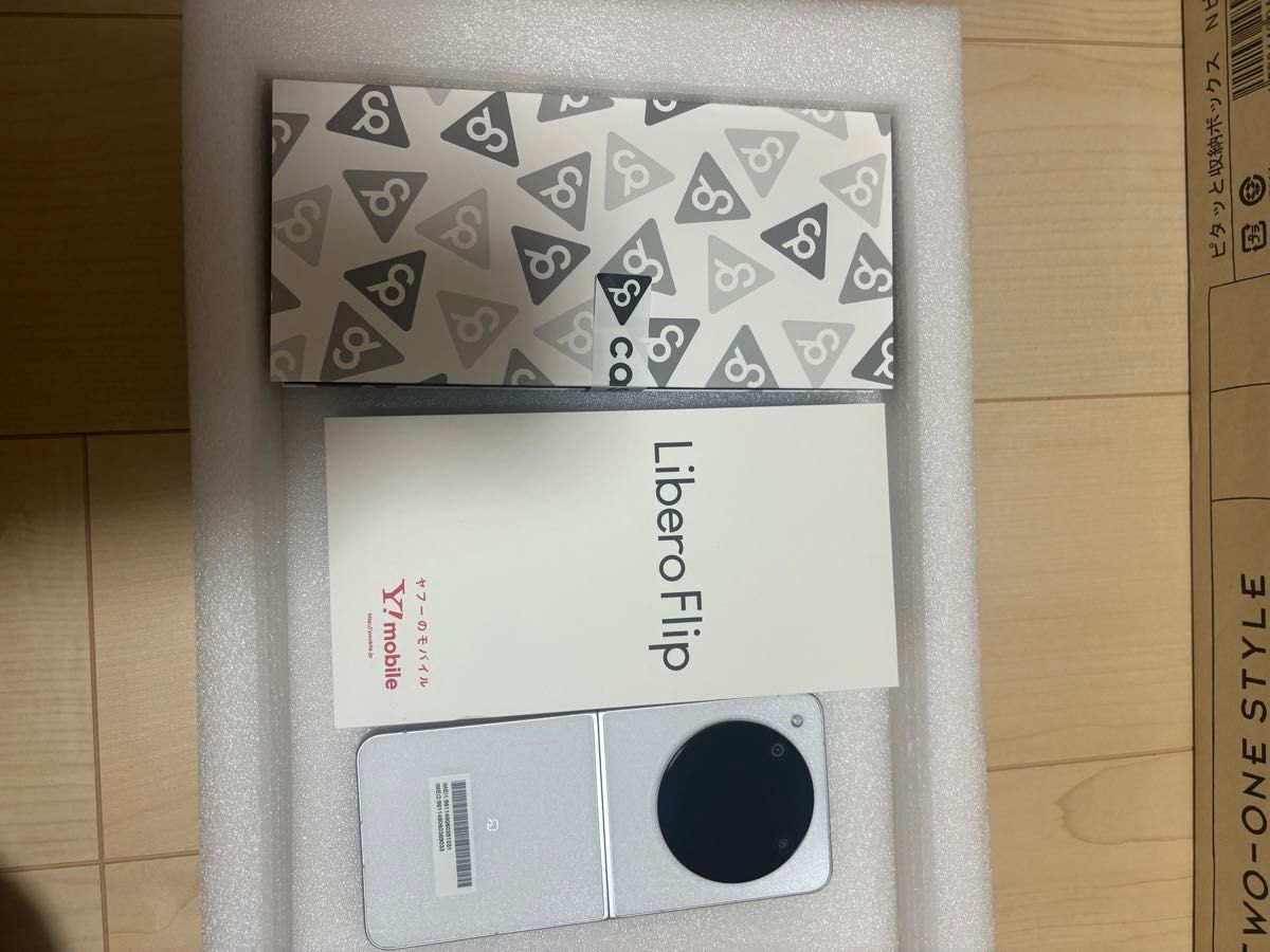 美品】Libero Flip A304ZT / ZTE ホワイト 【未使用ケース 美品】Libero Flip A304ZT / ZTE ホワイト 【未使用ケース