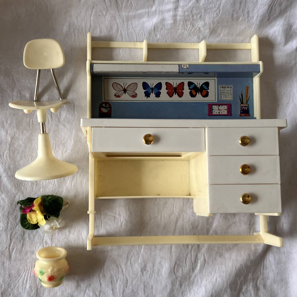 リカちゃんの白い白い家具 勉強机 ホームキッチン ベッド 3つまとめて_画像9