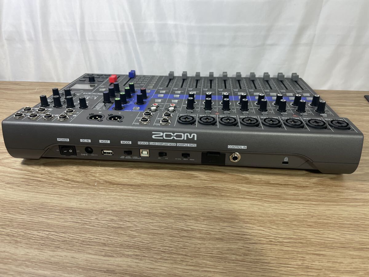 ■FR2086 ZOOM LiveTrak L-12 美品 ズーム 12chデジタルミキサー ACアダプタ 元箱 中古品の画像6