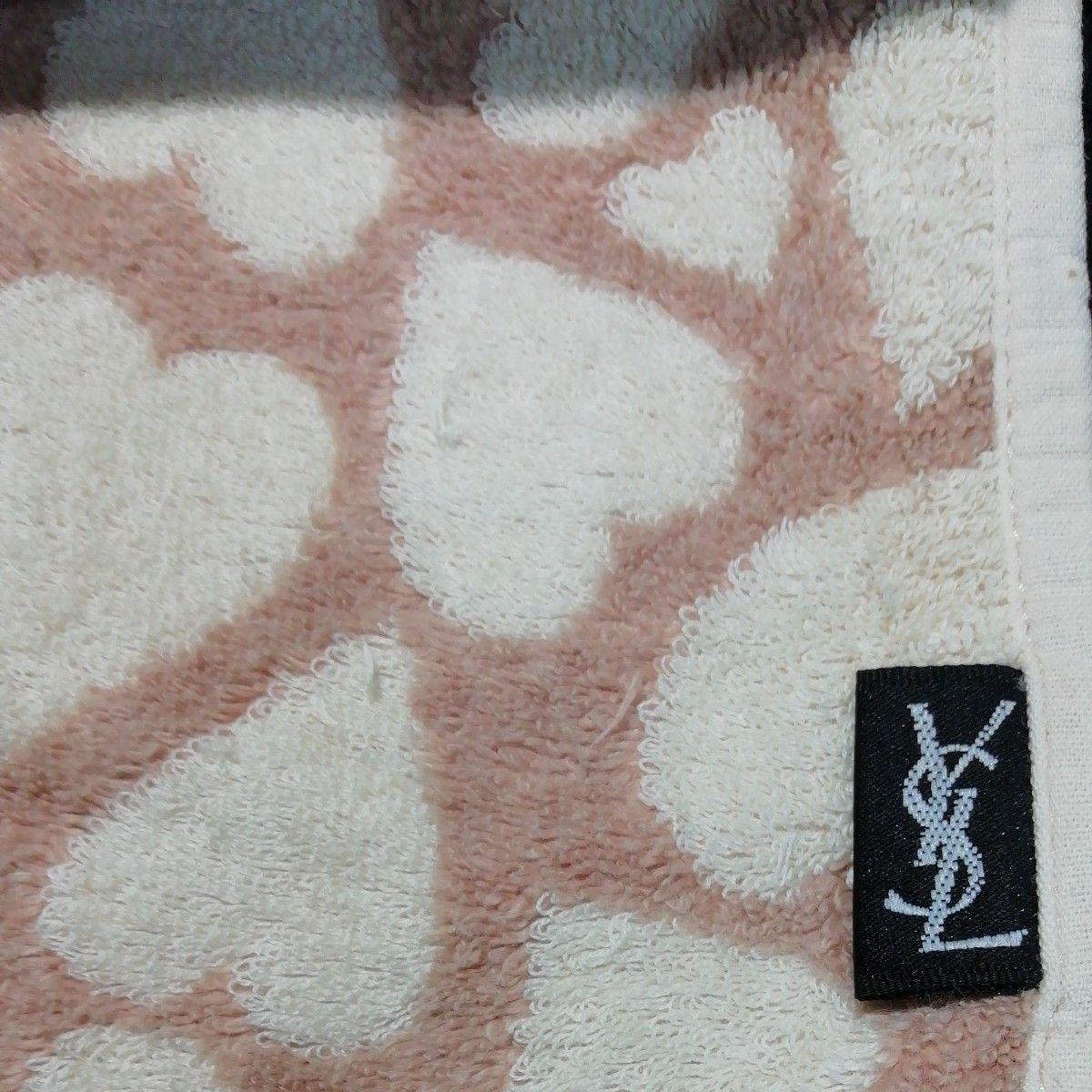 【USED訳あり】タオルハンカチ　イブサンローラン　YSL　ハート柄　刺繍ロゴ