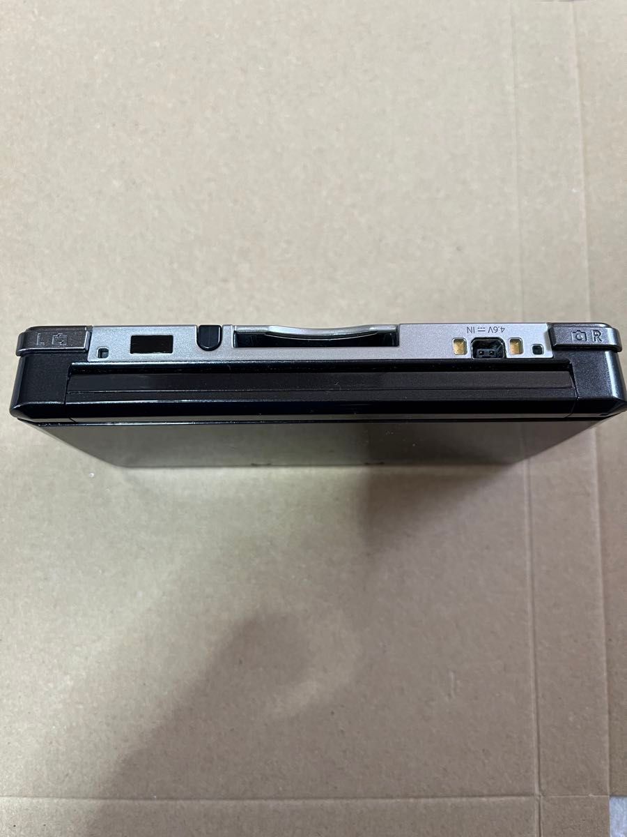 任天堂　3DSブラック　カセット2つ付き　箱付き　充電器付き ニンテンドー3DS