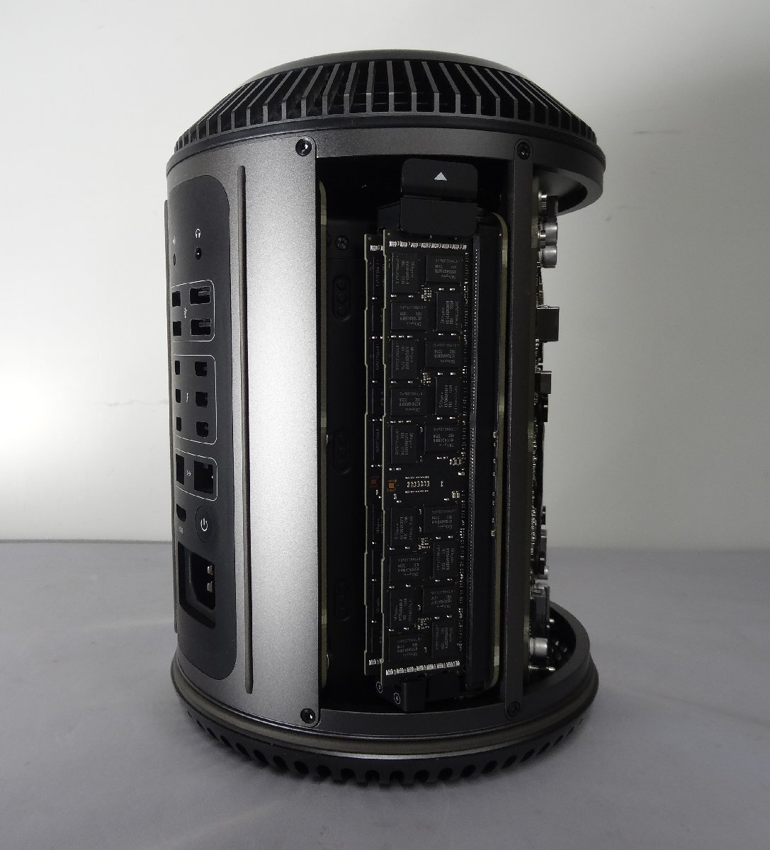 Apple/Mac Pro(Late 2013)/A1347/3.5GHz 6コアIntel Xeon E5/64GB/フラッシュストレージ 1TB 管理No.4A1038の画像5