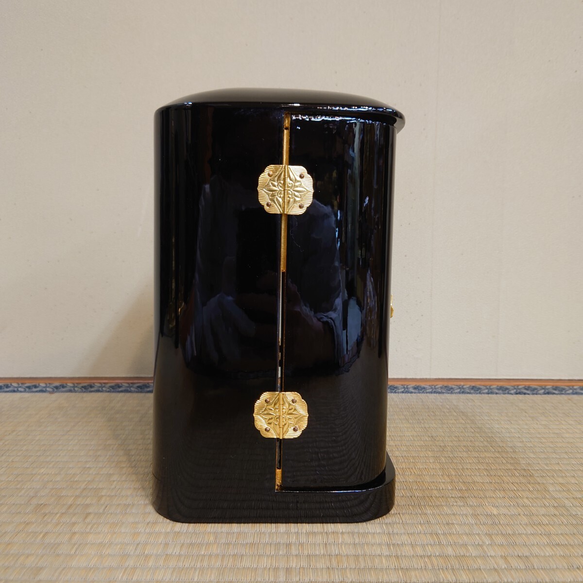[ width wide circle .. black paint 7 number ] height approximately 26cm box attaching book@. metal fittings total original gold gold . wooden family Buddhist altar Buddhist altar fittings Buddhism fine art Buddhist image 