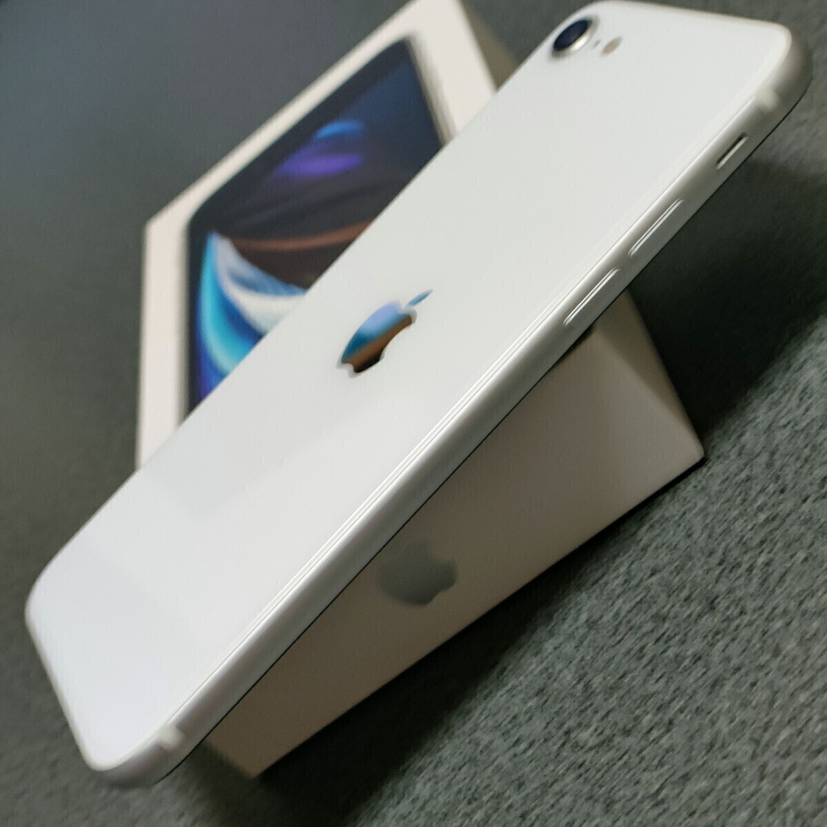 iPhone SE2【iPhone SE 第2世代】【256GB】【ホワイト】【外装 未使用品 交換済み】【キャリア無し SIMフリー】【新品 大容量バッテリー】
