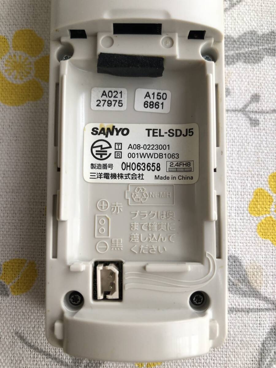 三洋電機 増設用専用子機 (グレイスホワイト) TEL-SDJ5(W) + 専用充電器 TEL-CHDJ5 2006年製造 動作未確認 ジャンク扱い NC NRの画像3