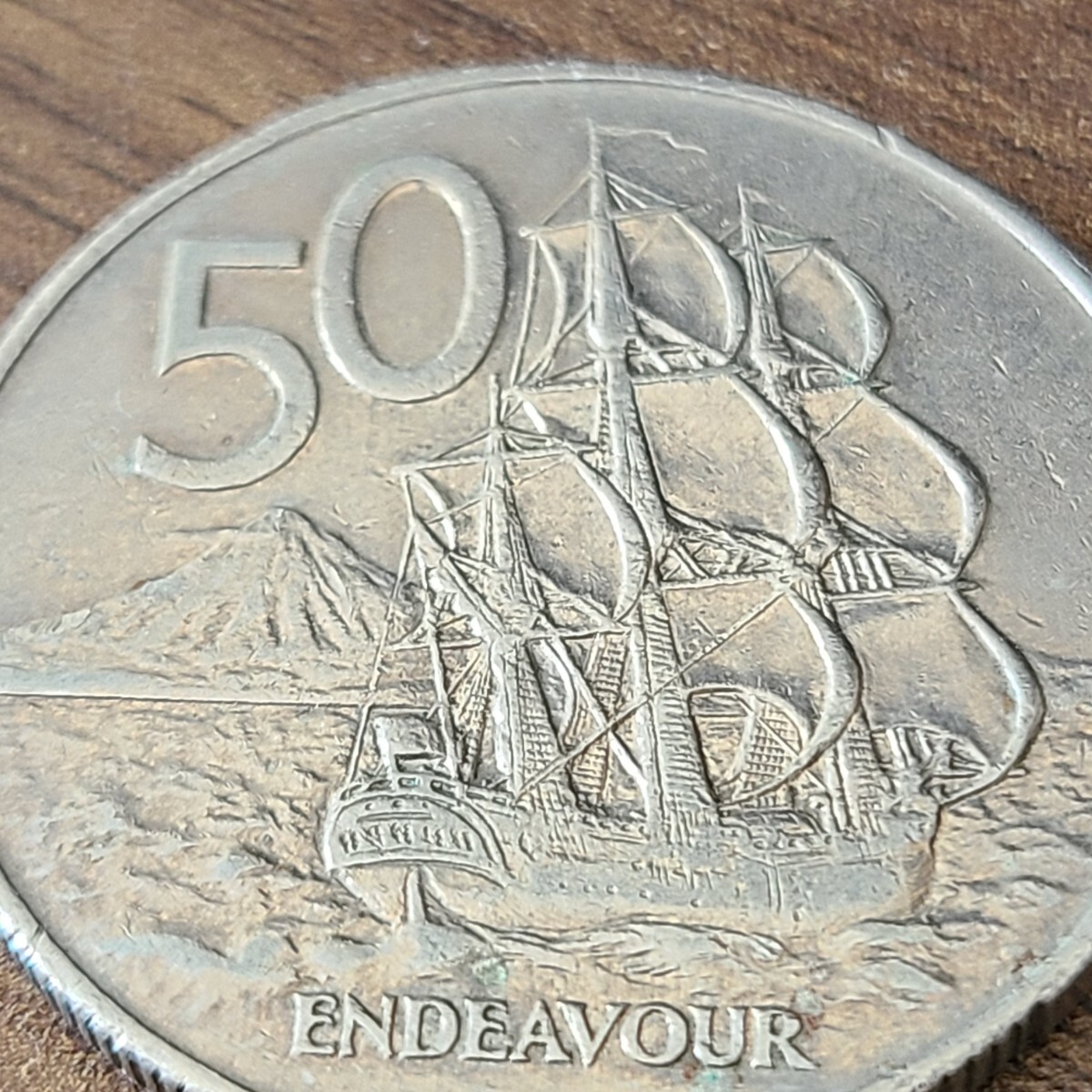 【ヴィンテージコイン】世界のコイン 1985年NEWZEALAND ニュージーランド エリザベス二世/エンデバー号50セント 大型コイン/普通郵便の画像6
