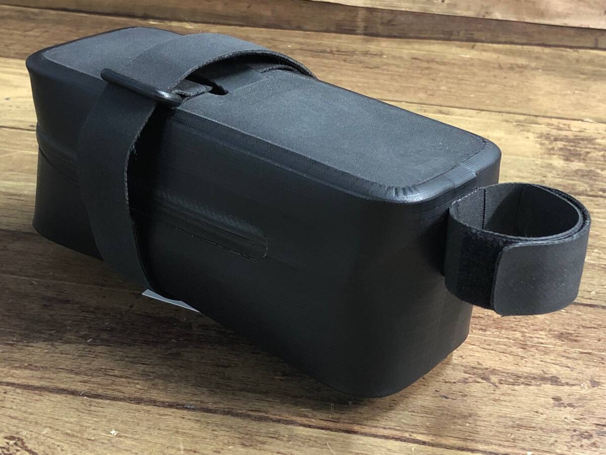 HU611 черновой .Rapha WATERPROOF SADDLE BAG S подседельная сумка чёрный 