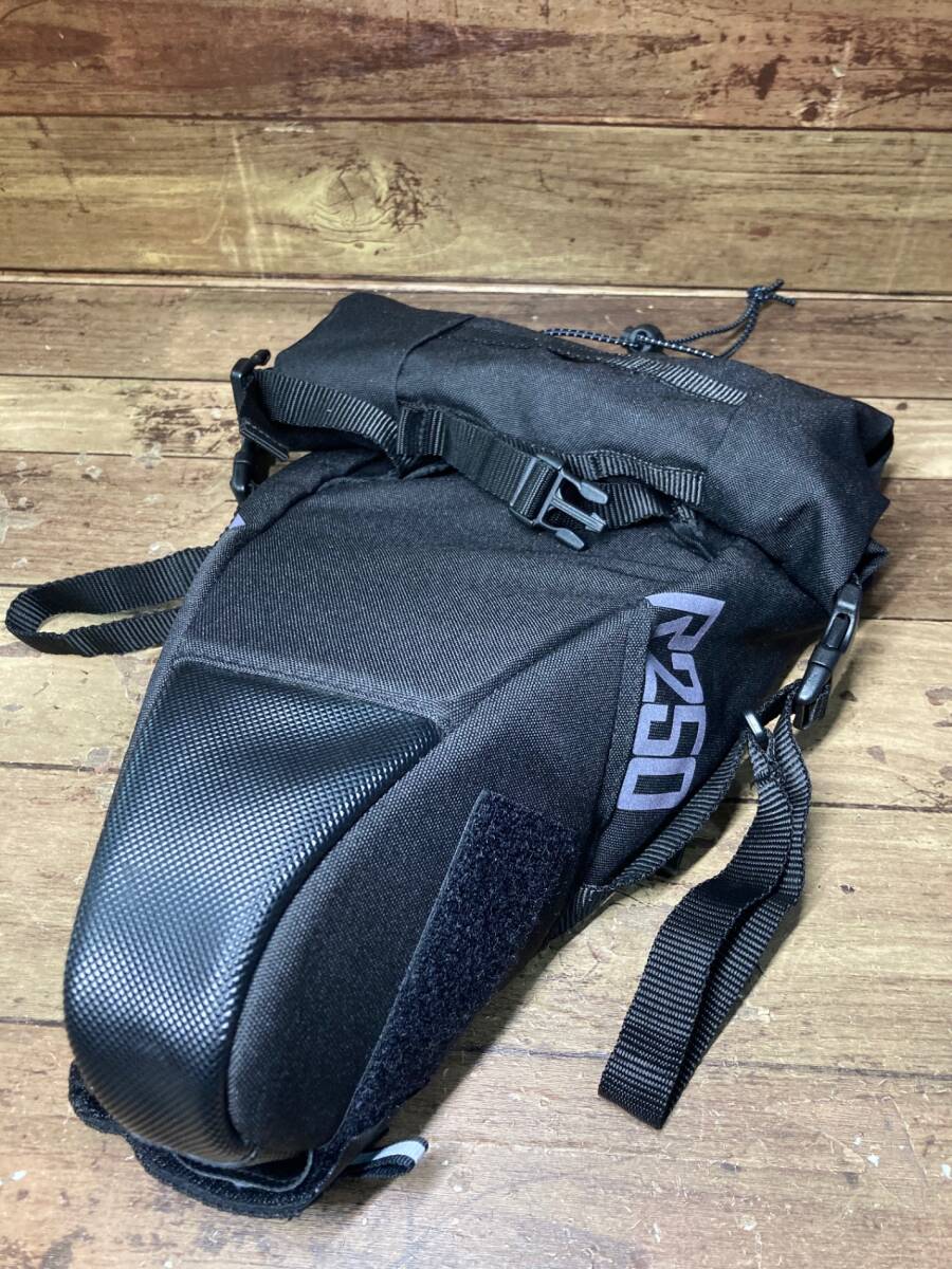 HU913 R250 saddle-bag black 