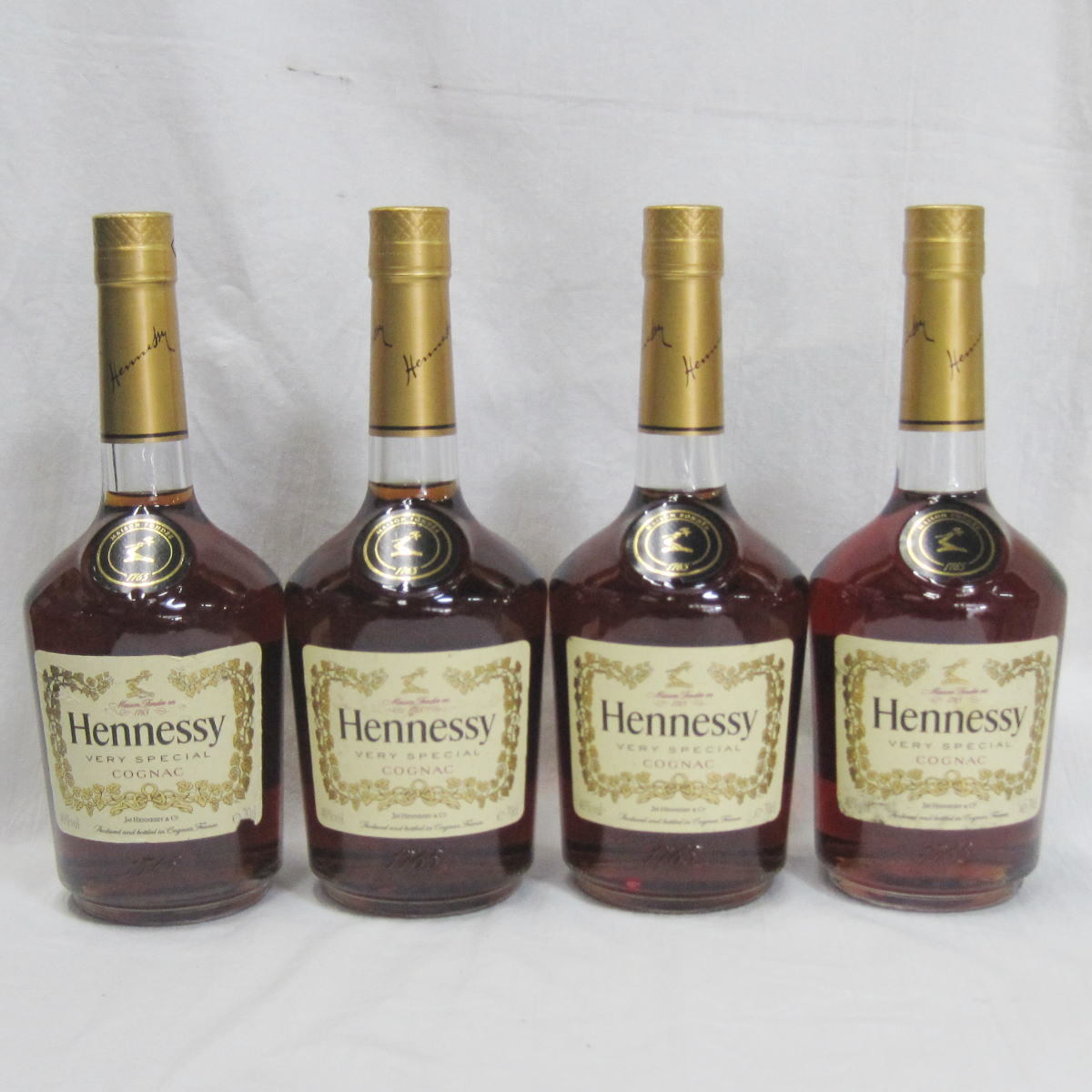 ● ヘネシー ベリー スペシャル コニャック 40% 700ml 4本 Hennessy VERY SPECIAL COGNAC 未開栓！の画像1