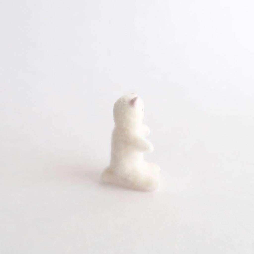 ハンドメイド オッドアイ白猫 羊毛フェルト 人形 ドールハウス 猫 ミニチュアの画像5