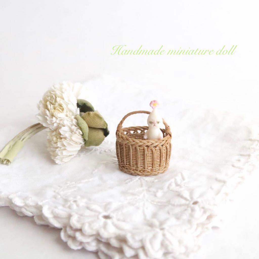 ハンドメイド ミニミニお花ネコ 樹脂粘土 人形 ドールハウス ミニチュア の画像1
