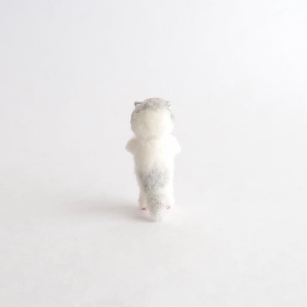 ハンドメイド サバ白スコティッシュ 羊毛フェルト 人形 ドールハウス 猫 ミニチュアの画像4