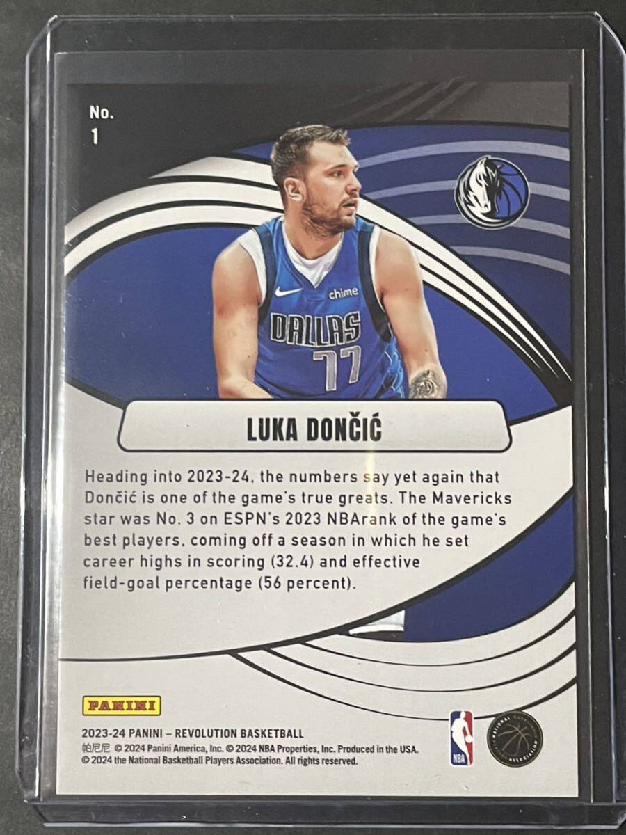 Luka Doncic Panini Revolution Superova Holo NBA カード 2023/24の画像2