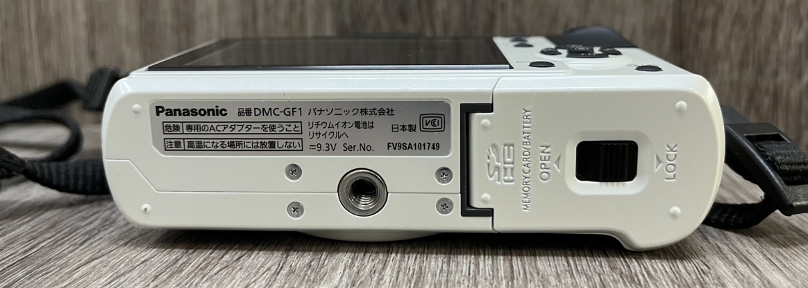 【DK 22681】1円～ Panasonic パナソニック デジタル一眼レフカメラ LUMIX ルミックス DMC-GF1 ホワイト 動作確認済み 箱無し 現状品