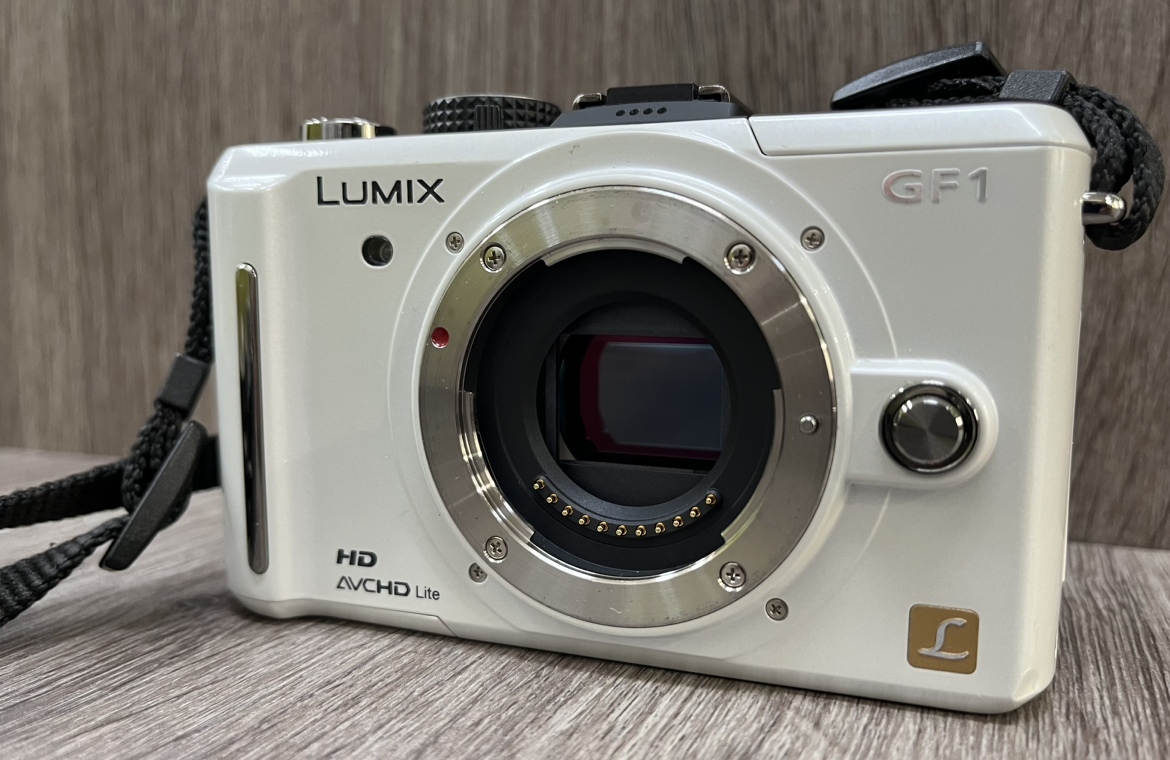 【DK 22681】1円～ Panasonic パナソニック デジタル一眼レフカメラ LUMIX ルミックス DMC-GF1 ホワイト 動作確認済み 箱無し 現状品