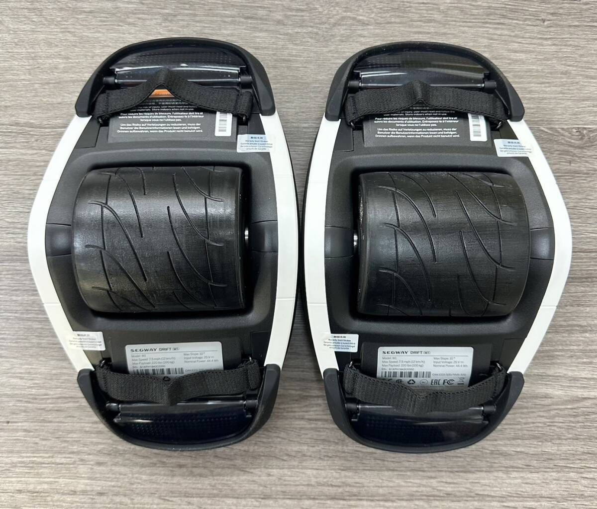 【DK 23502】１円～ SEGWAY DRIFT W1 セグウェイ ドリフト 電動 ローラースケート バランスボード 電動一輪 通電確認済み 箱付 現状品