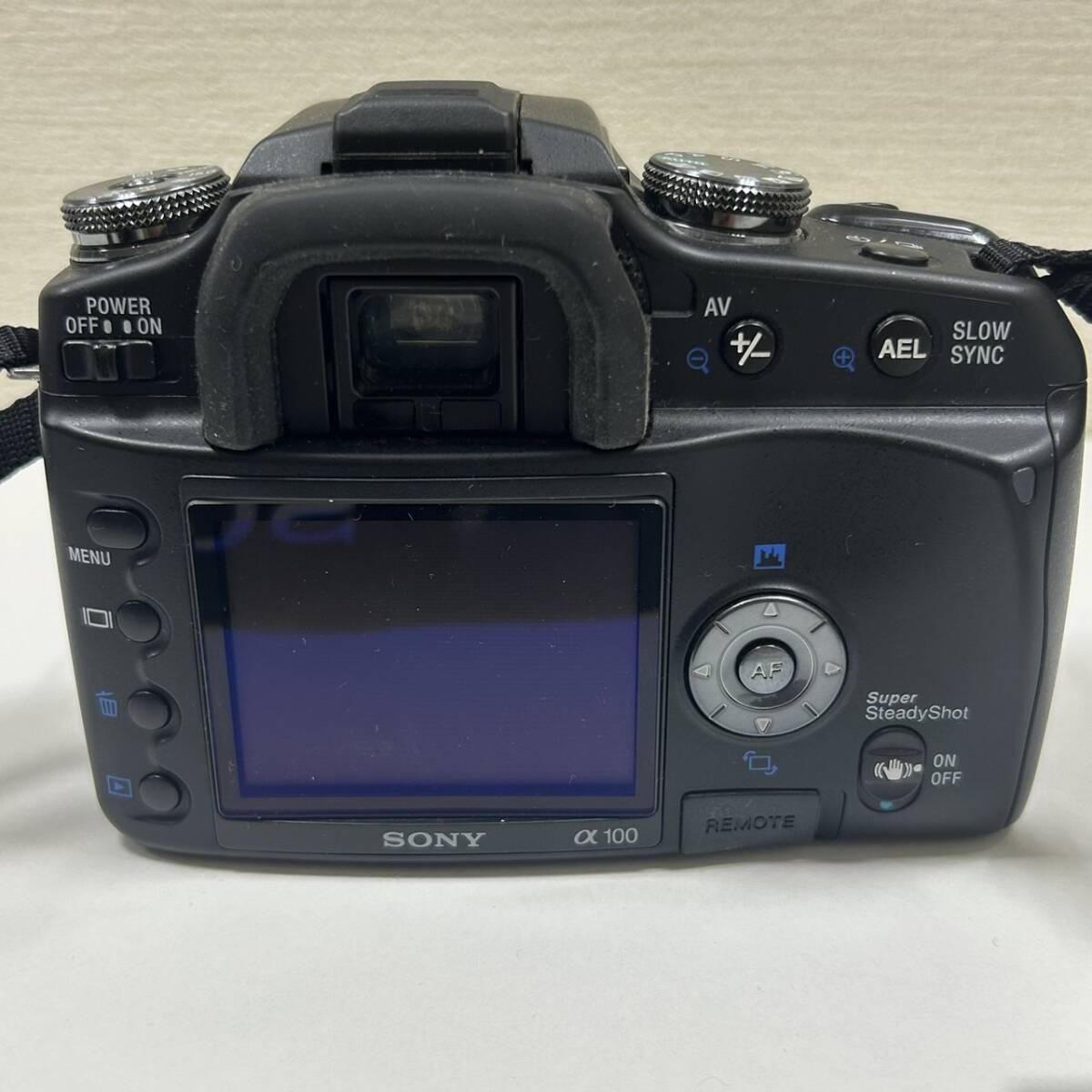 【ART-4482】SONY ソニー α100 DSLR-A100 ブラック レンズ DT3.5-6.3/18-200 デジタル一眼レフカメラ 元箱付き 付属品 ジャンク デジカメの画像3