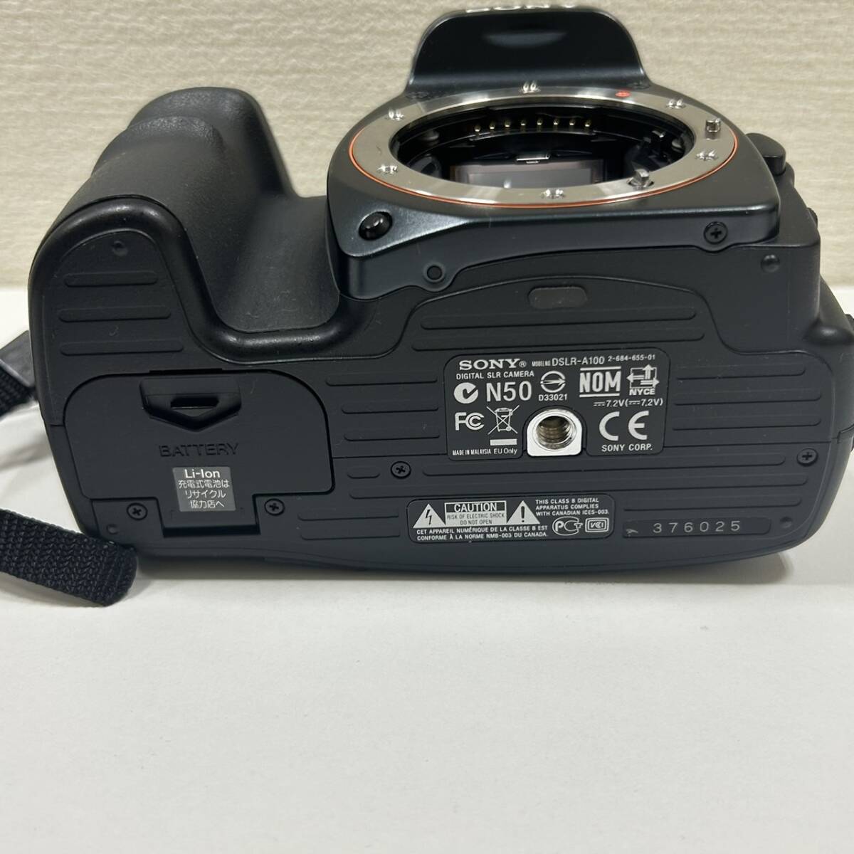 【ART-4482】SONY ソニー α100 DSLR-A100 ブラック レンズ DT3.5-6.3/18-200 デジタル一眼レフカメラ 元箱付き 付属品 ジャンク デジカメの画像4