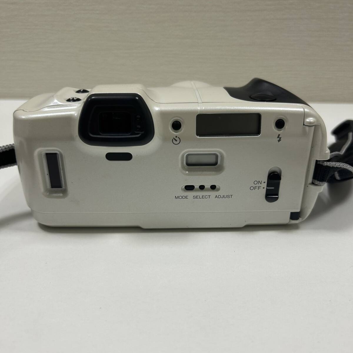【ART-4481】MINOLTA APZ APEX 105 ミノルタ エイペックス ZOOM 35-105mm 1:4-6.7 コンパクトフィルムカメラ ジャンク ケース付き ホワイトの画像5
