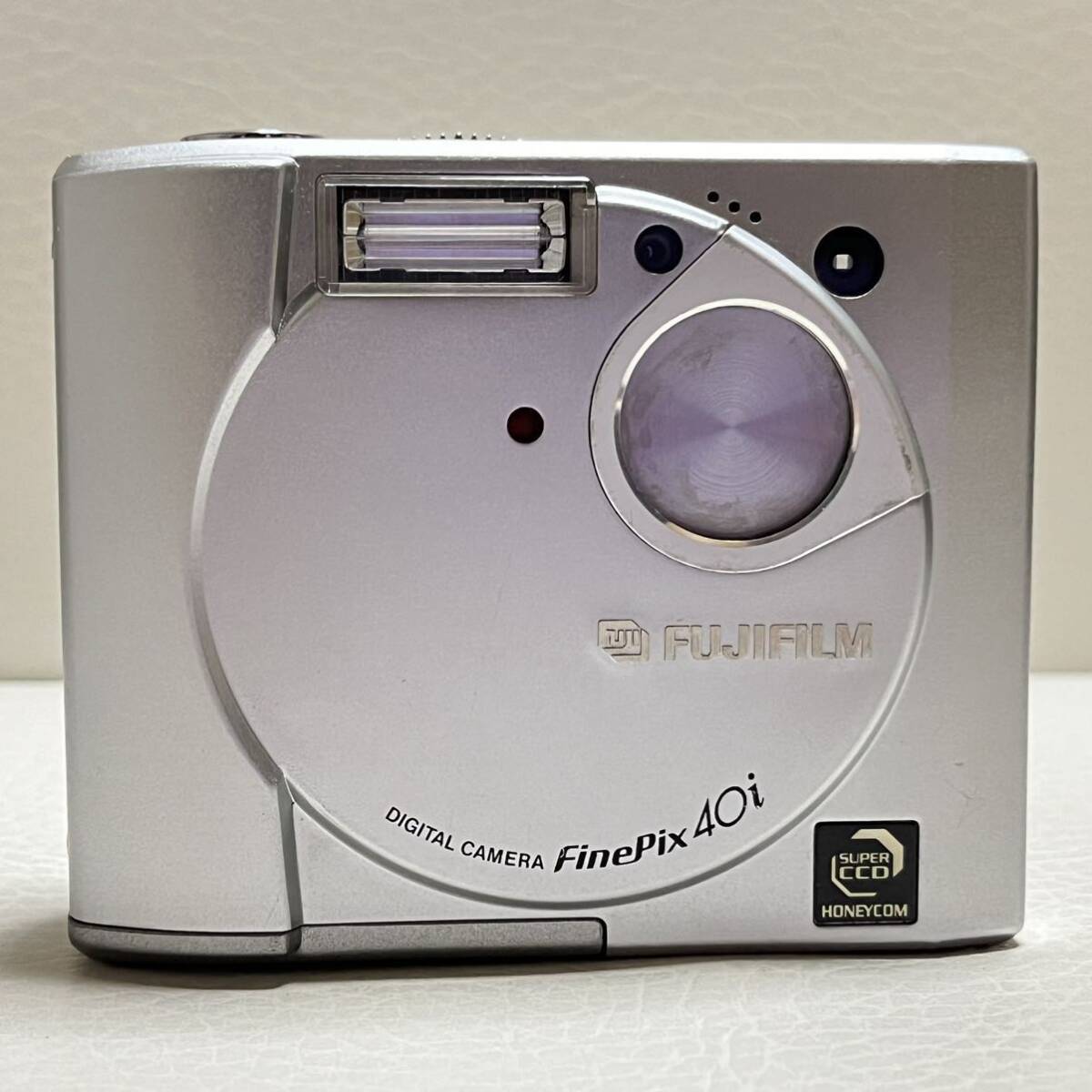 FUJIFILM FinePix 40i コンパクトデジタルカメラ コンデジ富士フィルム コンデジ レトロ スーパーCCDハニカム シルバー_画像2